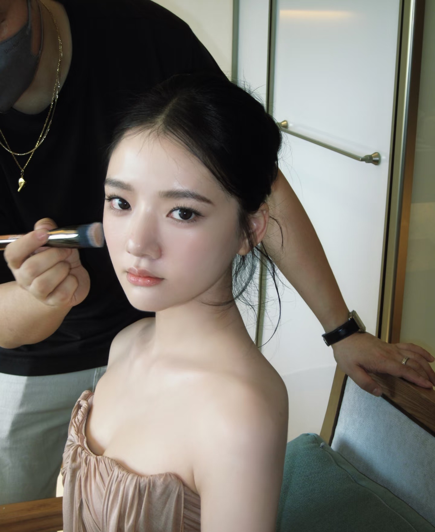 任敏和瞿颖都是湖南人，我感觉她们俩长得有些神似都美女。 