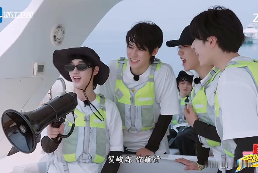 《奔跑吧》节目组，同时邀请丁程鑫和范丞丞参加这个节目，真的是太机智了。

在新一