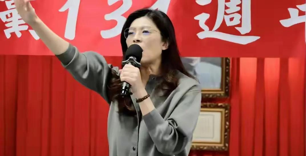郑丽文突然正式发起反击。

反击啥。有人岛内天天贬她，说她今年九合一选举要成“败