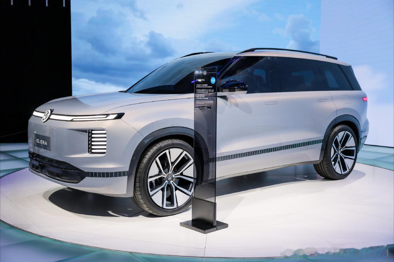 当ID.ERA的鸥翼门缓缓升起时，仿佛看见未来在向我招手！🕊️ 这款9系旗舰最