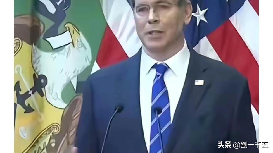 美国财长贝森特就中美贸易战认为：
中美正在“脱钩”，而实际上，中国不想脱钩，美国