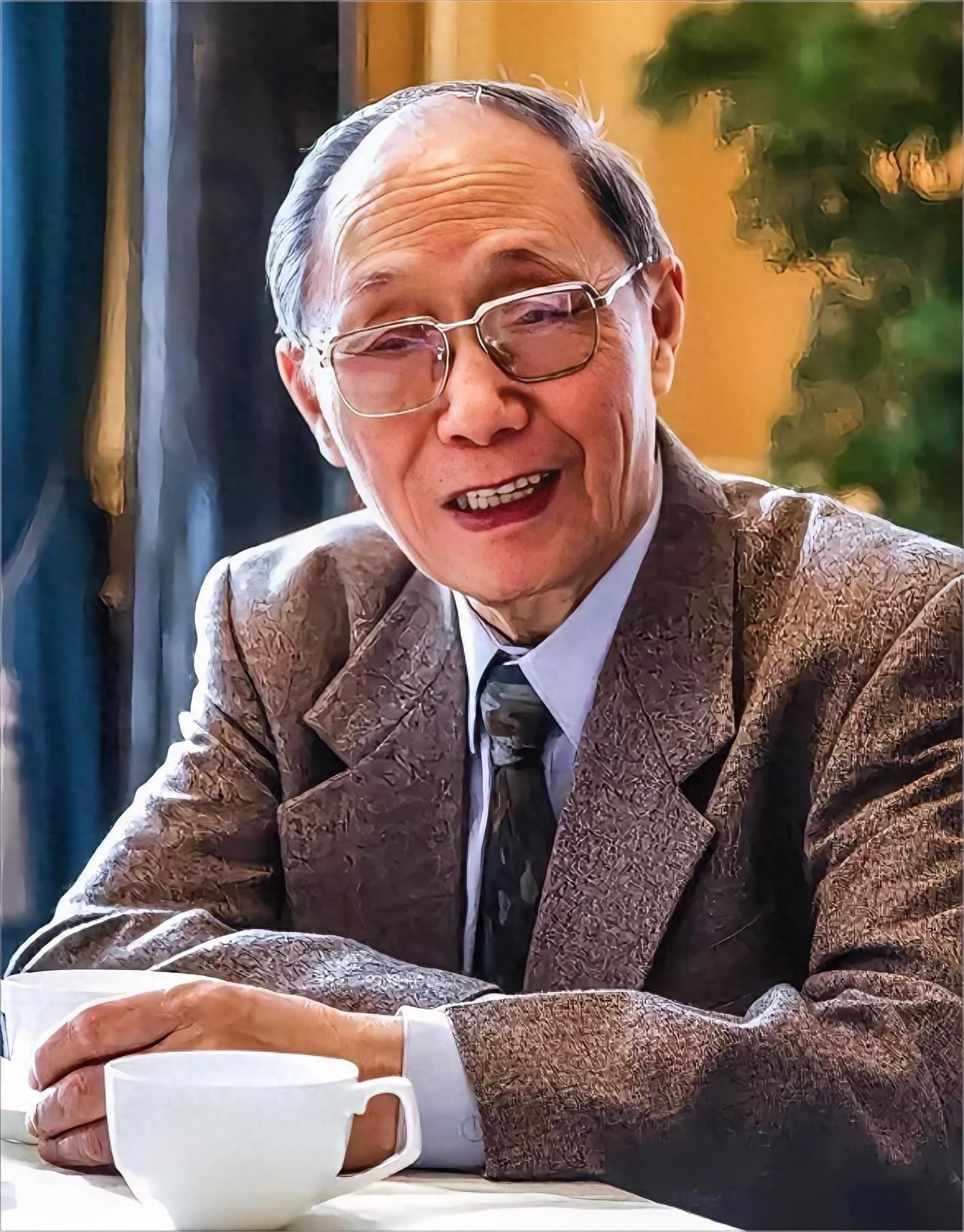 大雁飞过天，校长走了人未散，教育的路还在脚下

十一月七日，刘道玉老先生离开了我