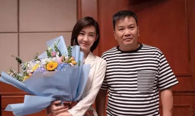 #王丽坤老公诈骗得手后给赵韩樱子转账# 有爆料人称王丽坤老公詹浩礼实施学区房诈骗