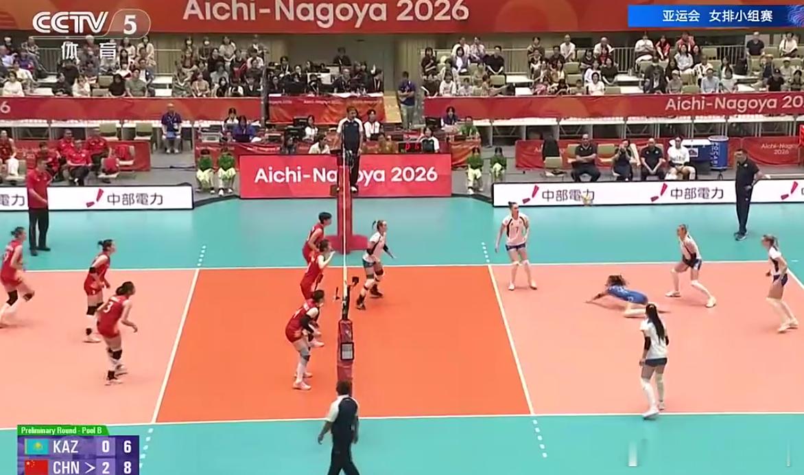 小董上去就被一直追发，一传压力大。中国女排vs哈萨克斯坦女排亚运会中国女排 ​​