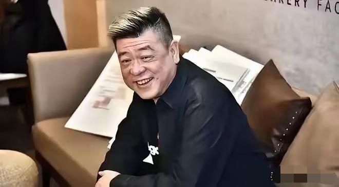 服了！孙德荣这老哥真是越扒越有料，当年台湾娱乐圈的“造星狠人”，手里捏着的全是青