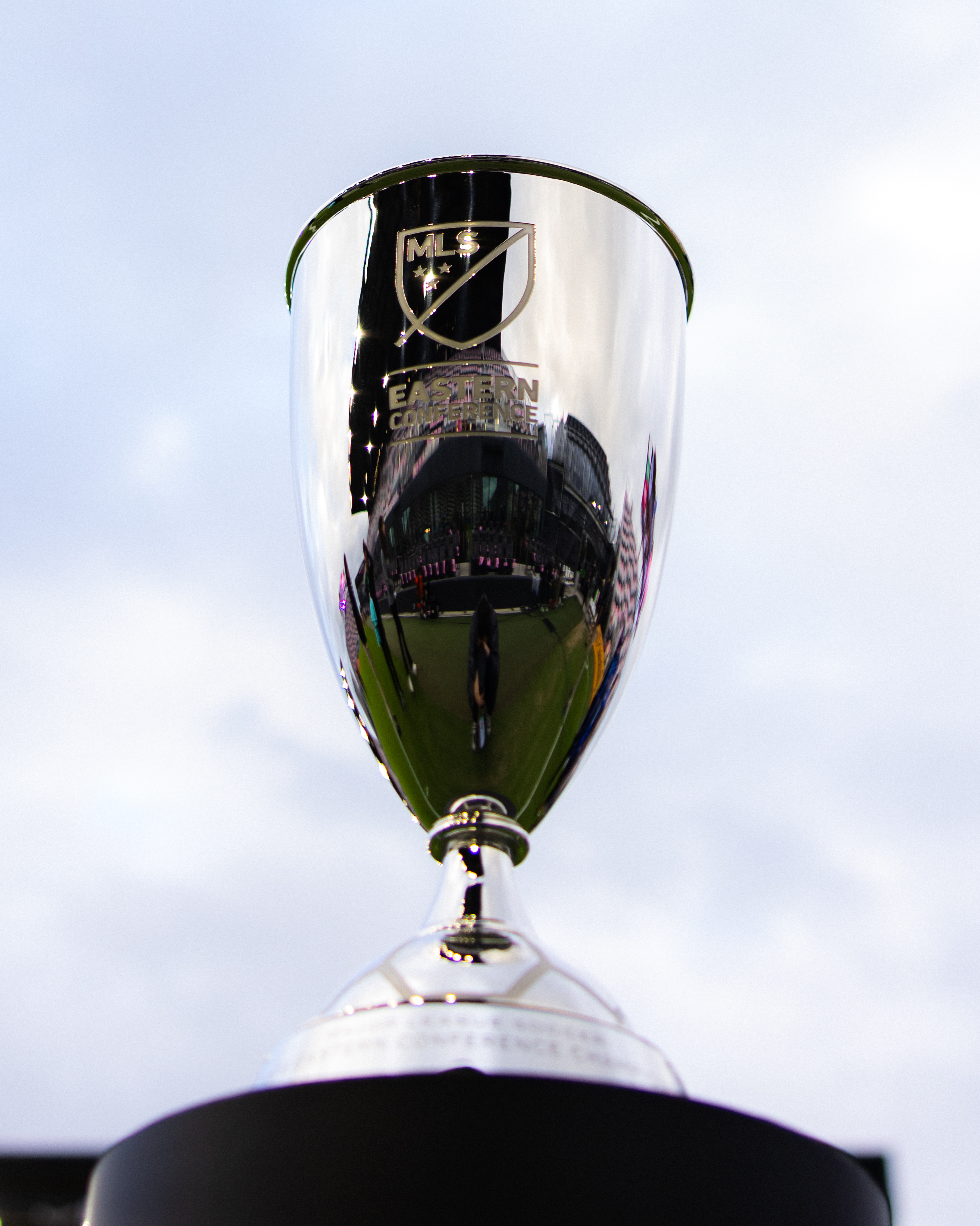 🏆东部冠军奖杯已就位！💥东部决赛胜者获得东部冠军奖杯，但不会计入球员冠军数量