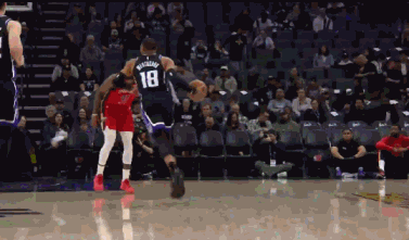 太帅了！威少一条龙欧洲步失衡2➕1 