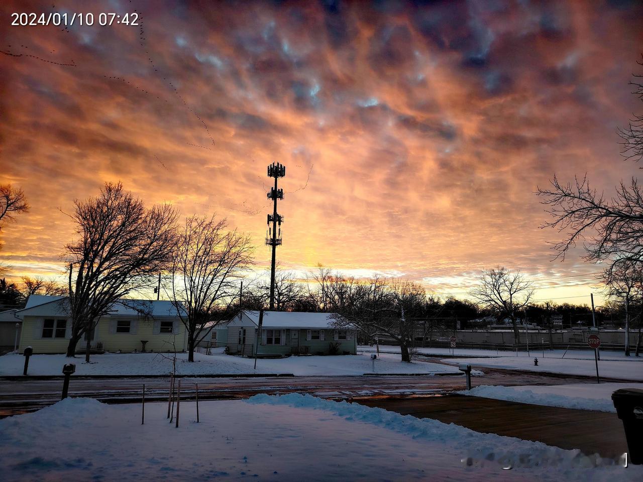 #上联：时光易逝人终老，请赐下联。健康智慧对联#
时光易逝人终老，
节气频催惜暮