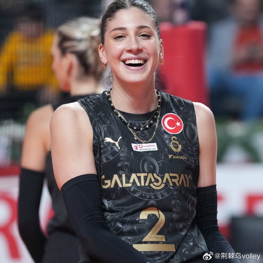 【伊尔金在欧联杯决赛前接受采访】“作为全队，我们每个人都以同样的渴望、同样的拼搏