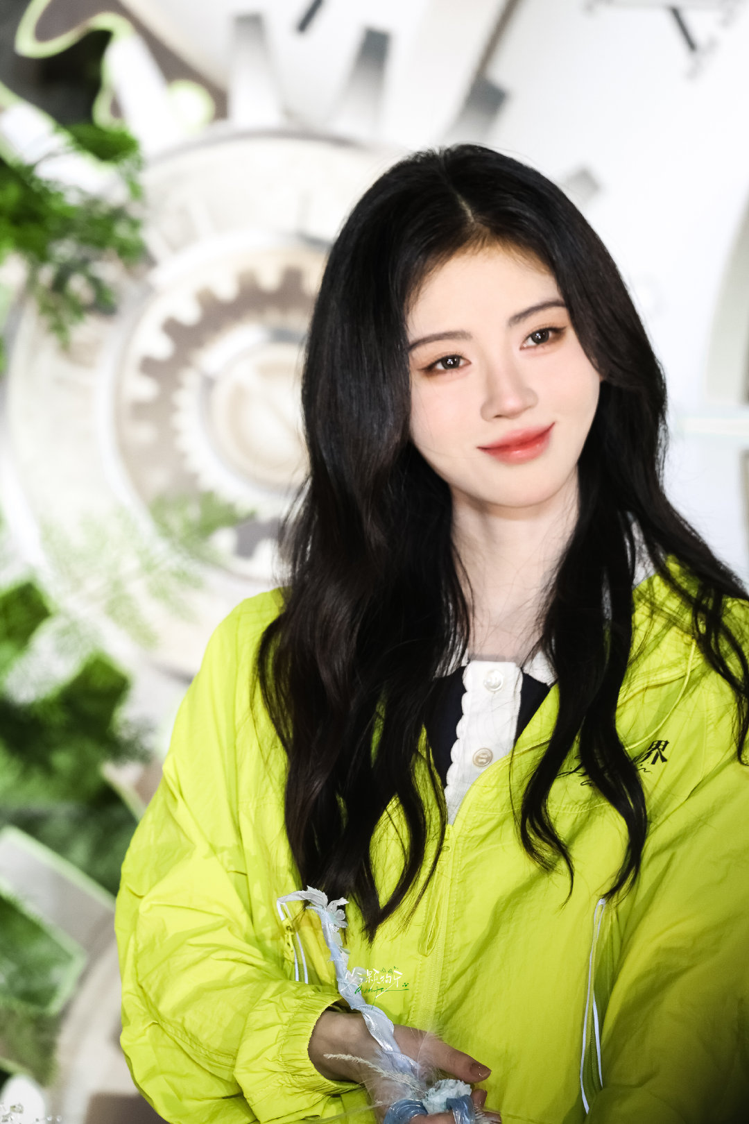 jjy鞠婧祎万花世界 jjy鞠婧祎苏绿夏 “玫瑰之所以是玫瑰，是风与光的眷顾，更