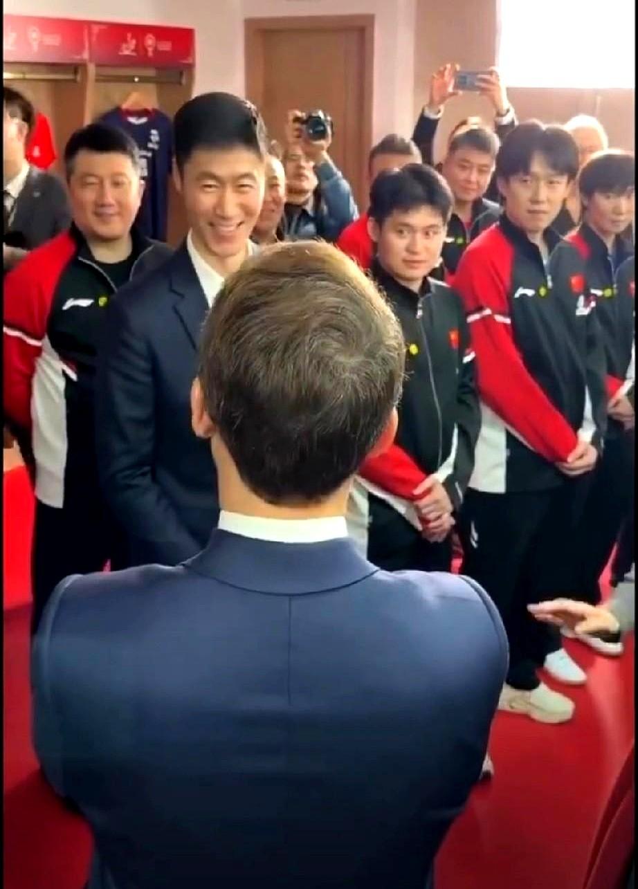 王励勤这波回应直接把“大国分寸感”焊死在热搜上了！

现在网上吵翻了——有人说“