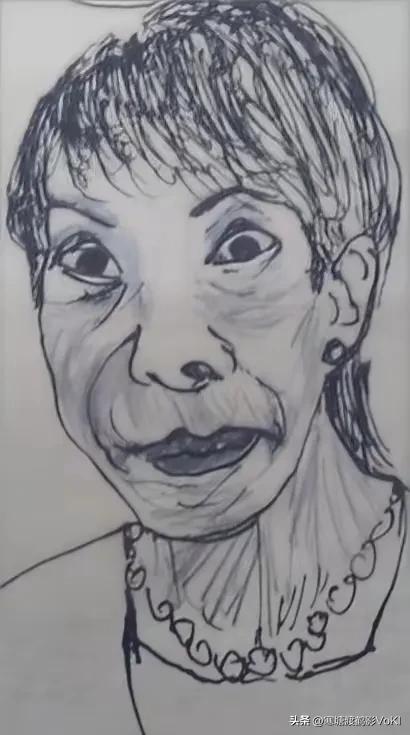 今天礼拜天，八岁的儿子上了课外美术班，这是他今天画的人物肖像，总感觉像某个人，可