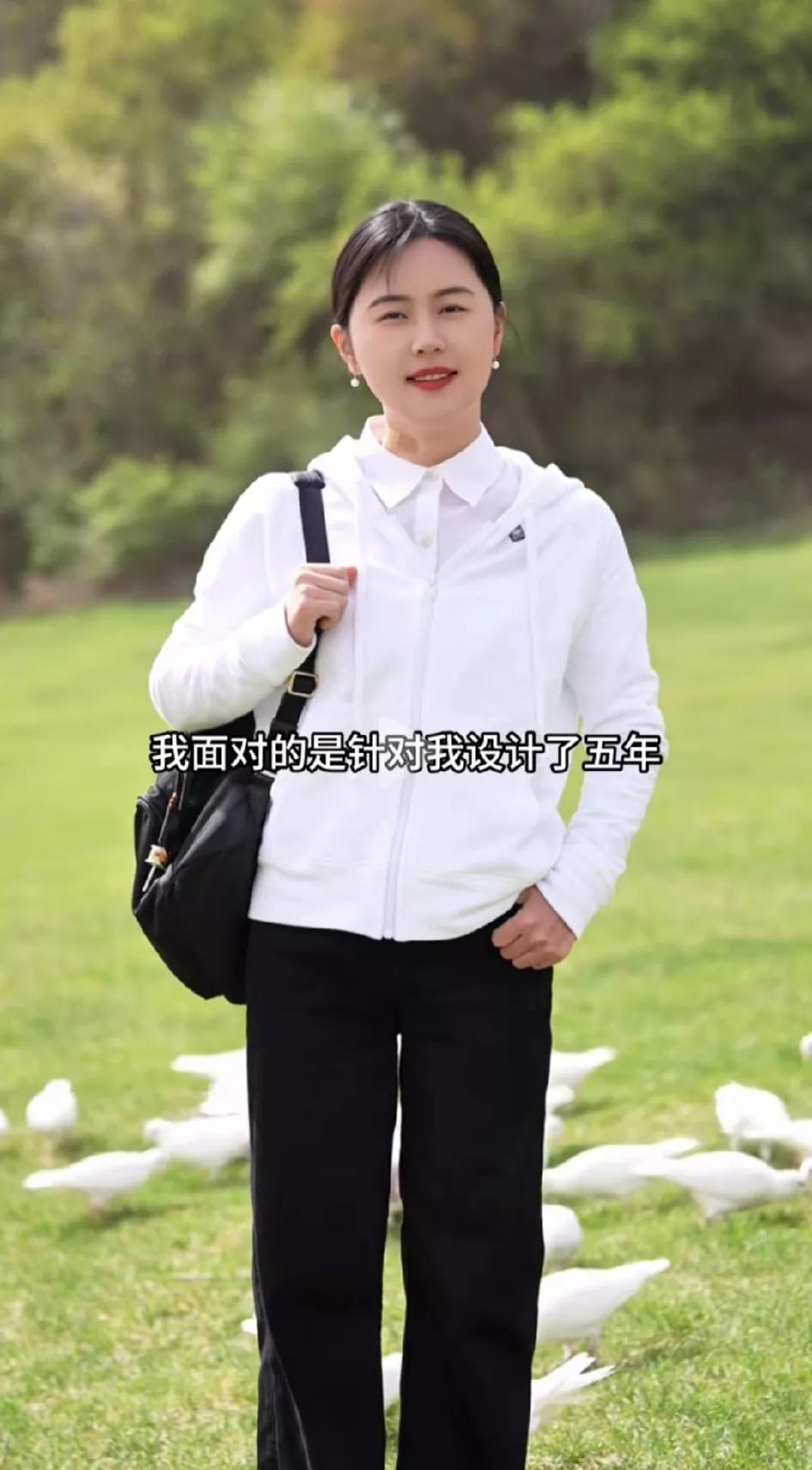 这个相宜真是个打牌高手，看看她这篇公关文。看了之后，很多人都觉得，哇，她她太无辜