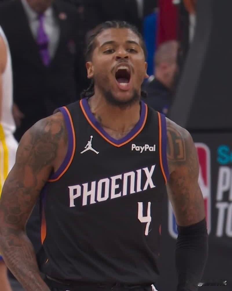 近期的杰伦·格林完全找准了定位，稳稳扛起二当家的职责。防守端兜底、快攻推进毫不拖