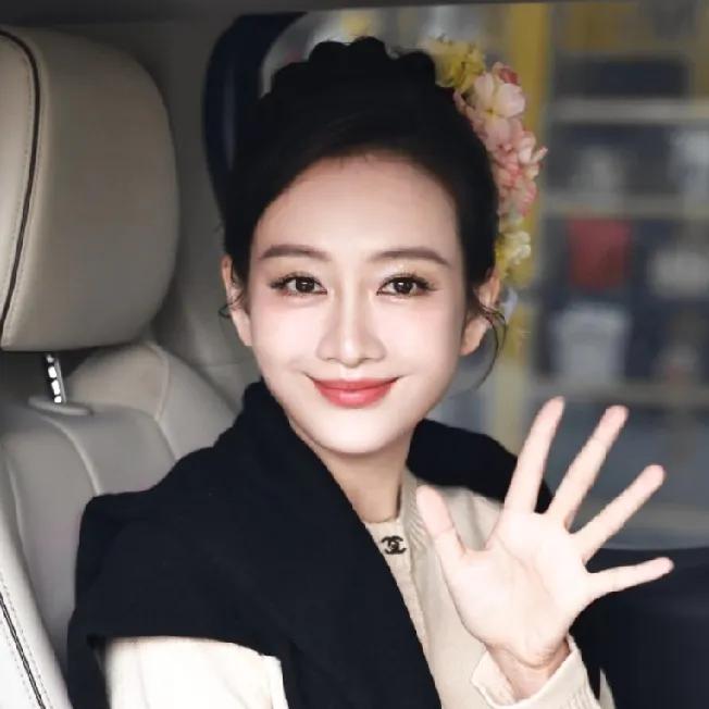 我有预感，
王鸥孩子的父亲是德云社的何九华，
2021年9月，狗仔在北京拍到二人