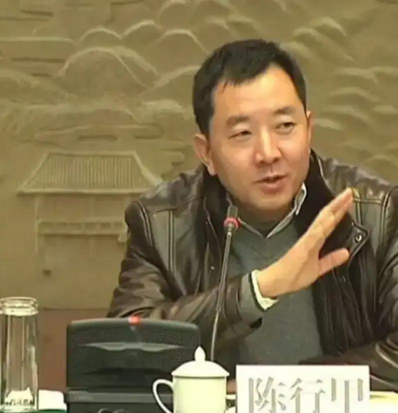 2015年，巴东县原县长刘冰在入狱前一天，陈行甲问他：“为什么这么恨我？”刘冰咬