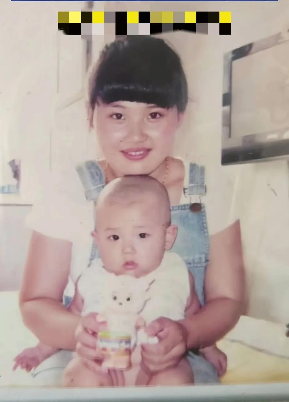 网友:
二十年前妈妈和我vs二十年后妈妈和我，感觉妈妈真酷！[捂脸]