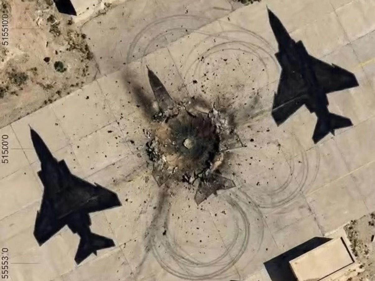 伊朗用涂鸦骗导弹轰炸我一直以为战争是很严肃的事情直到看到了美以去炸伊朗美术生画的