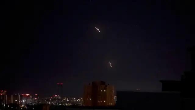 【俄军在战争中第3次对乌克兰使用“榛树”导弹，弹头坠落画面曝光】

5月24日凌