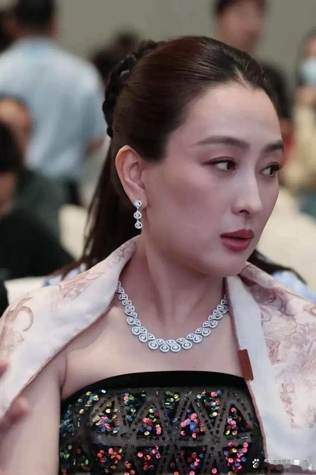 有人说马苏的美堪比古代四大美女，虽未见过古人容颜，但马苏的颜值近在眼前，这般惊艳