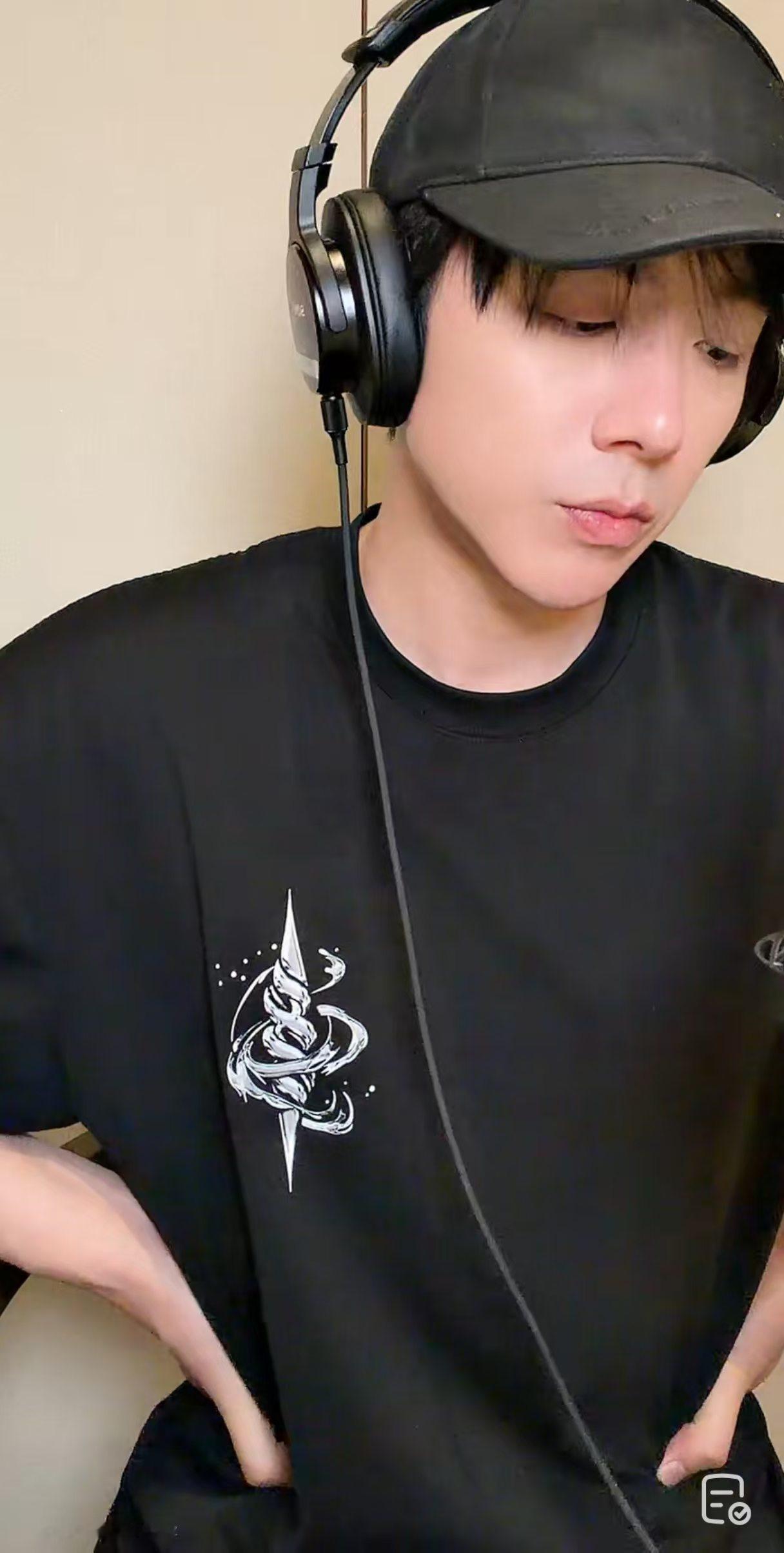 摩登兄弟[超话] 今天福袋1+2+2还算比较满意～可盖楼刘宇宁 摩登兄弟刘宇宁|