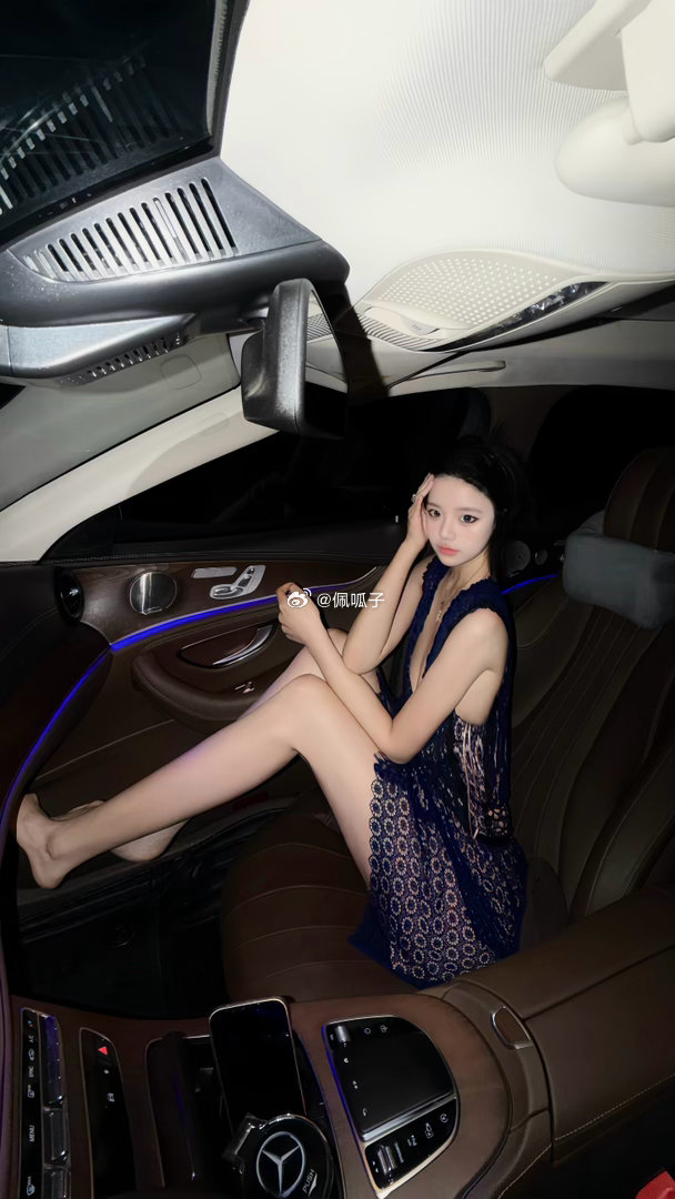 我现在的眼线快翘天上去了 