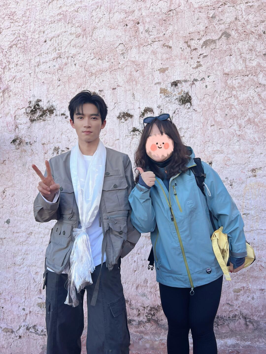 #王星越西藏路透# 妈呀 这合照 这么帅 ​​​