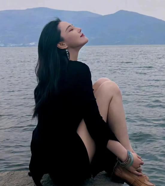 张馨予从没想过，曾经那么努力挽回名声的时候被骂成筛子，现在岁月静好任世人评说了，
