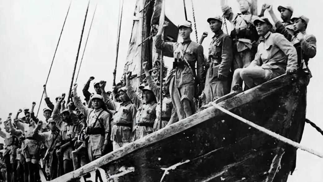 1950年，海南战前百名战士漂泊至越南，韩先楚下令开除军籍，徐国夫多年后才明白其