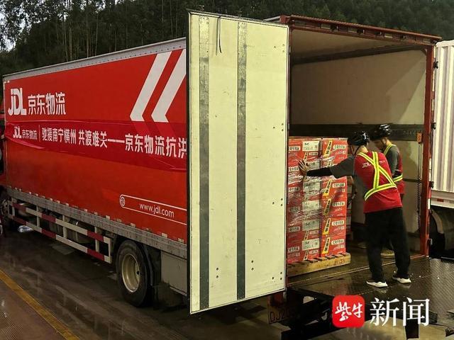 当初刘强东承诺过：只要遇到灾情，全国不管哪个仓库经理，可以直接把库里的物资全部捐