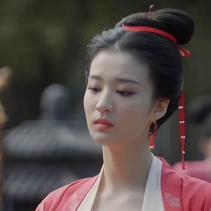 1398年，71岁朱元璋病危，嫔妃张美人领着3岁女儿前来探望，不料刚进门，朱元璋
