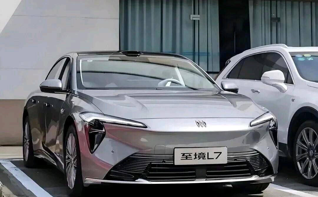 2026年混动内卷白热化，汉DM-i与别克至境L7谁能治好你的续航焦虑？现在车市