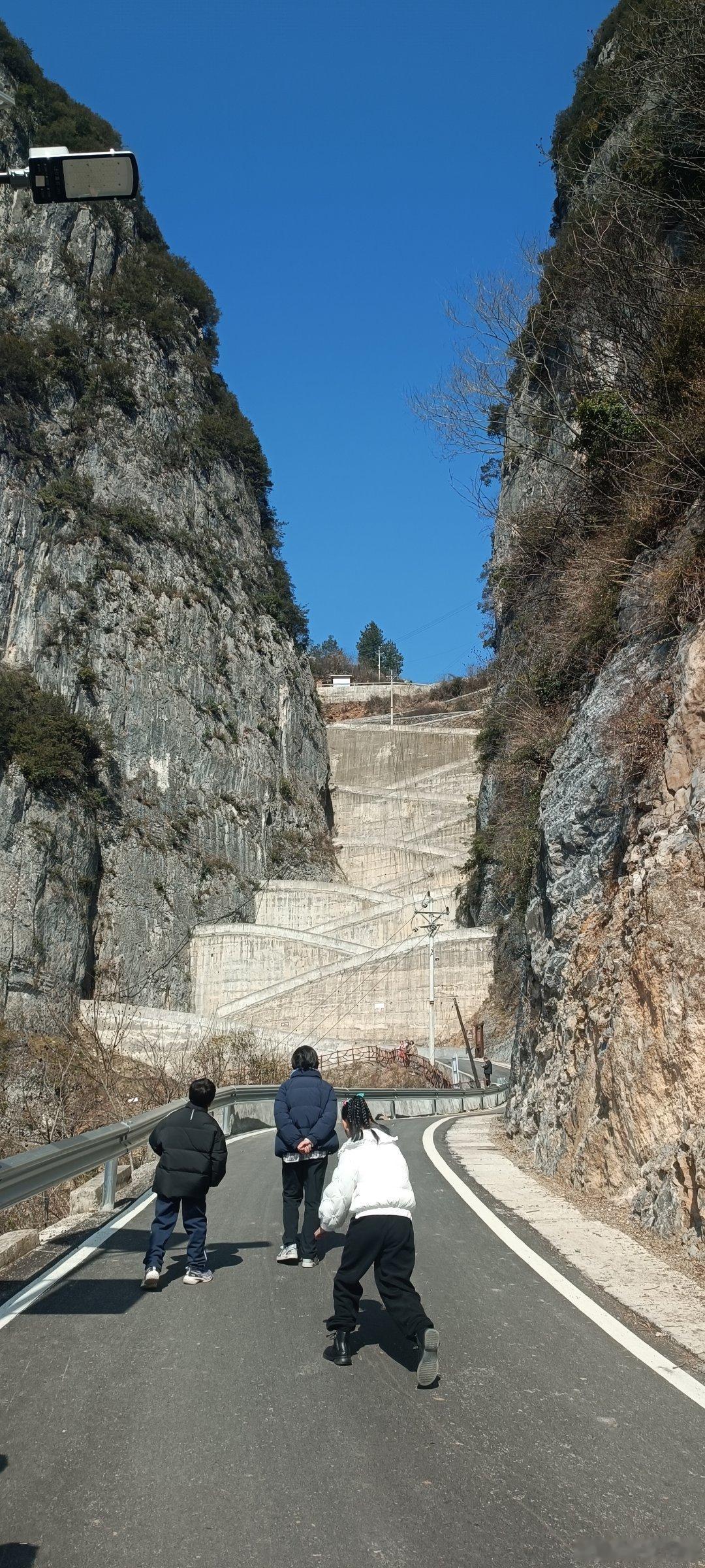 天气好来爬山。 