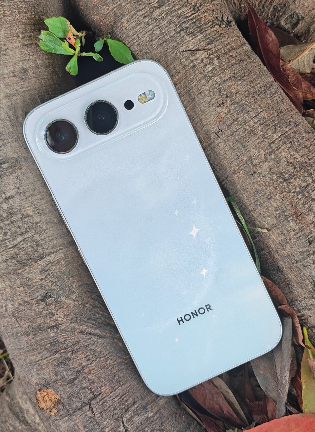 iPhone20原型机偷跑讲真，这iphone20真的没我的荣耀600好看。手握