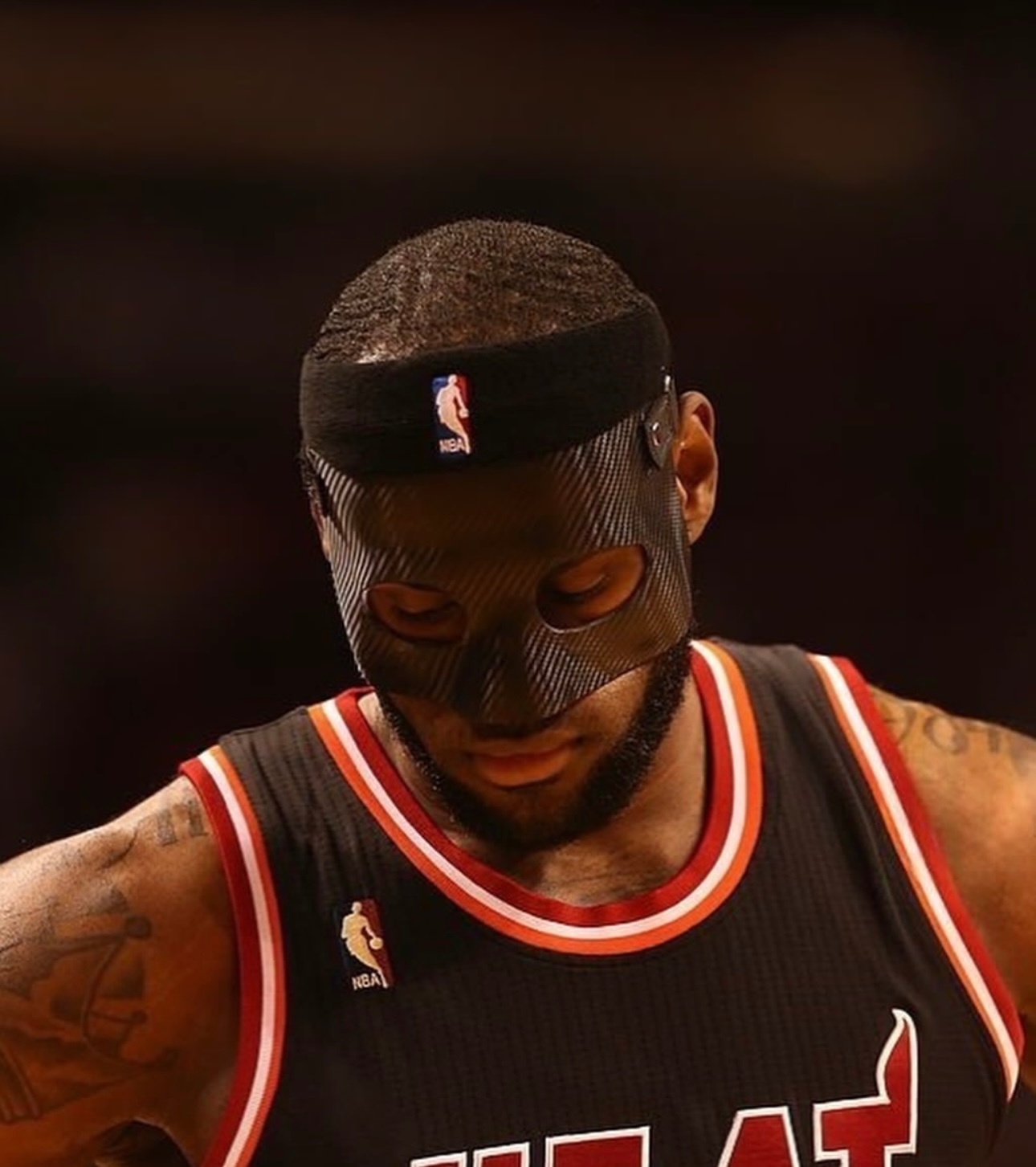 篮天下 2014年的面具詹vs纽约尼克斯，19投13中，砍下31分4篮板4助攻！