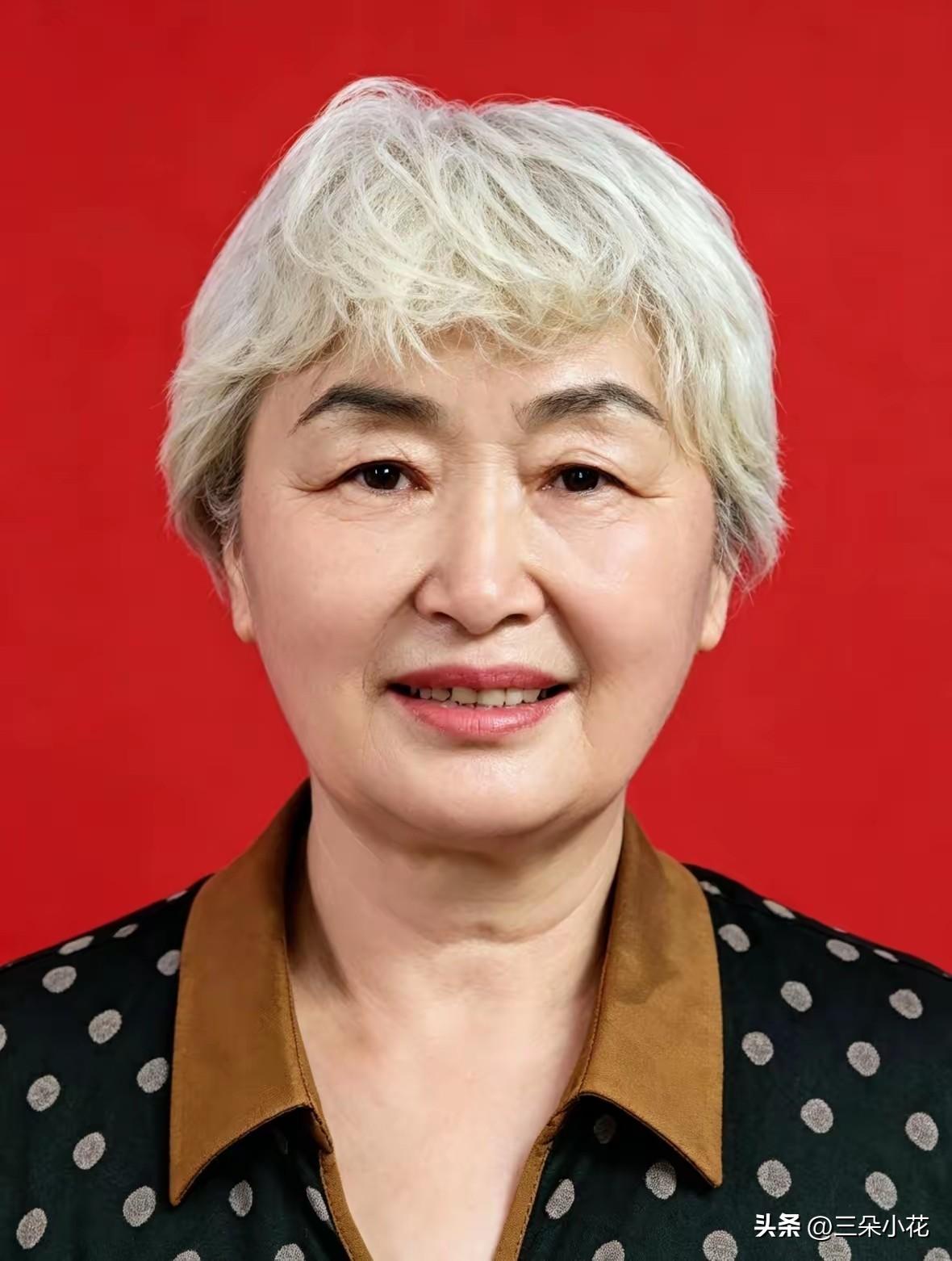 芳，女，1956年8月生，汉族，安徽省淮北市濉溪县经济开发区玉兰路社区居民。20