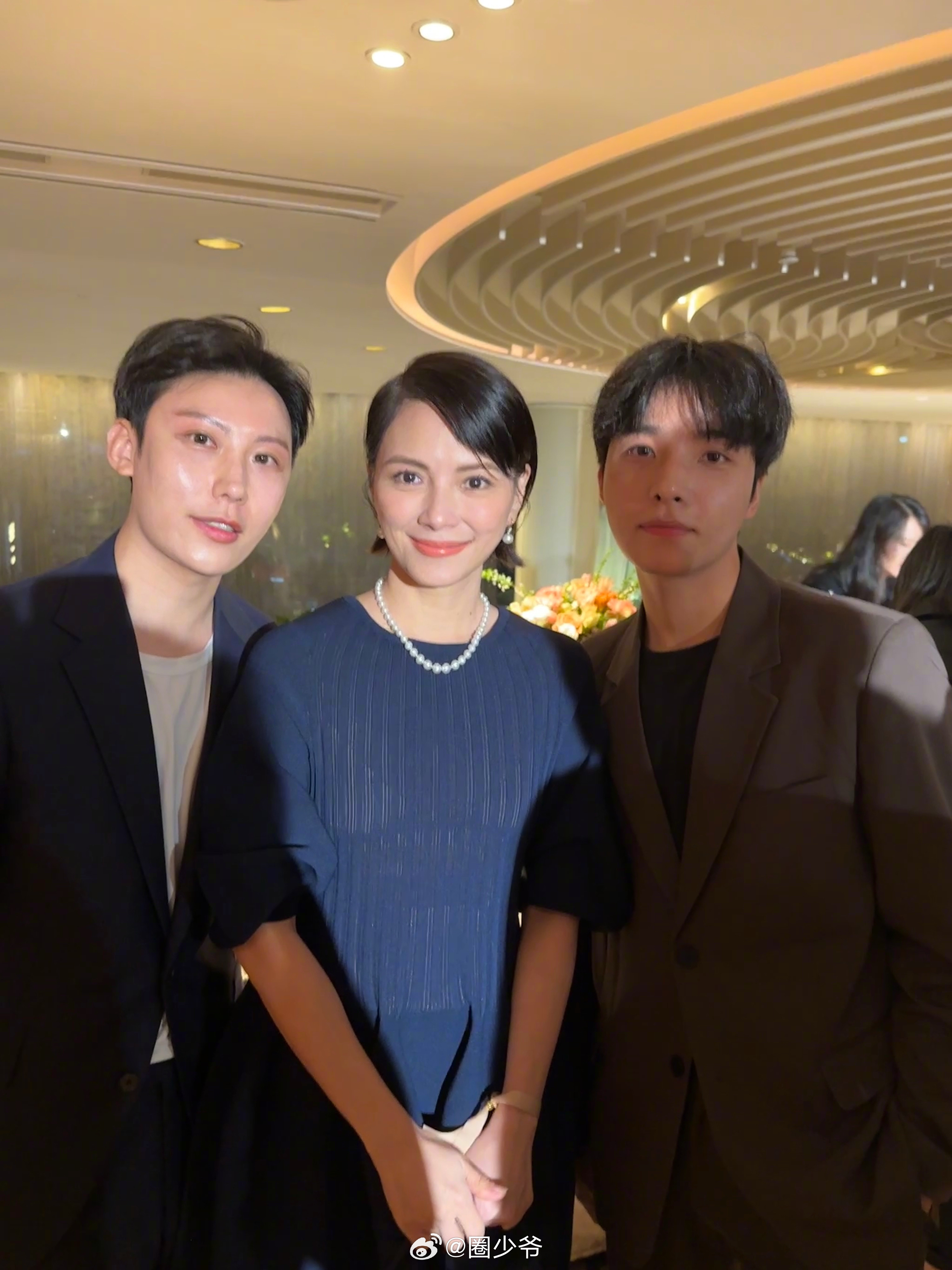 在朋友的婚礼上见过李心洁一次，因为当天是张艾嘉儿子结婚，我作为女方亲友出席，婚礼