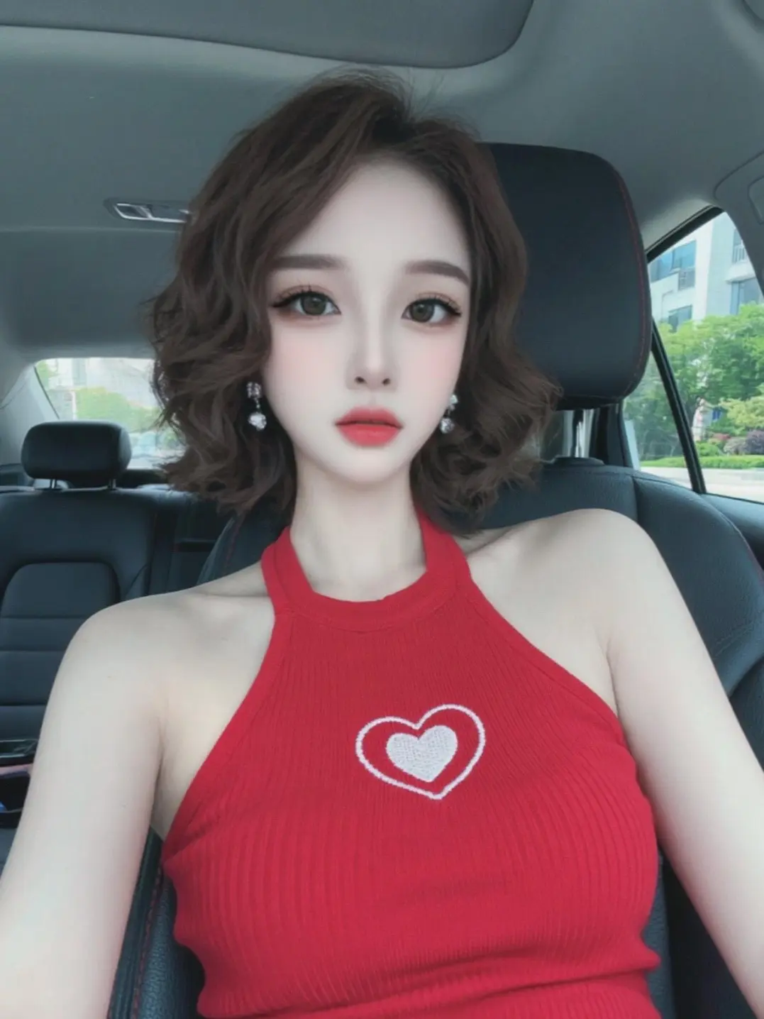 新手化妆教程 分宜 狮子女 冷萌感发型 车载穿搭