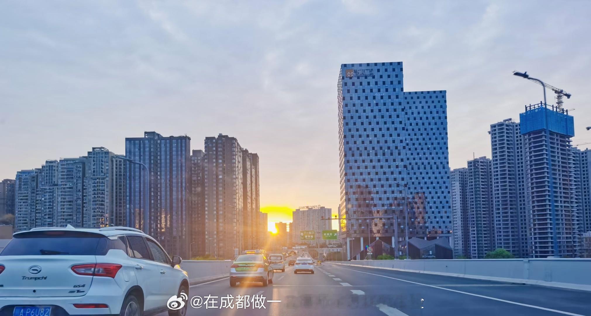 完成一个挂靠经营合同纠纷案件的证据目录和网上立案工作，由于本案挂靠人与被挂靠人之