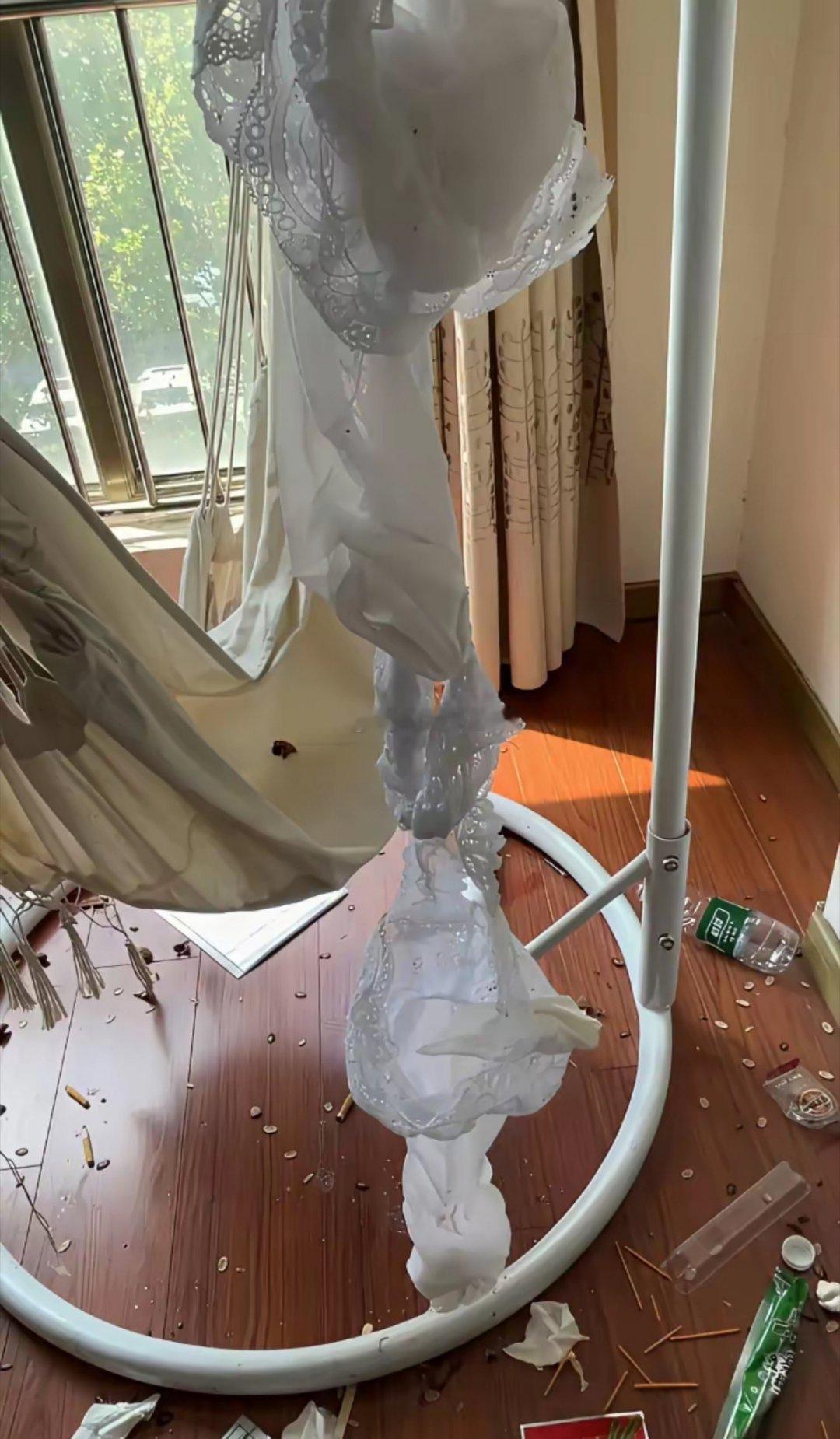 把房子出租给酒吧女后，成这样了。 