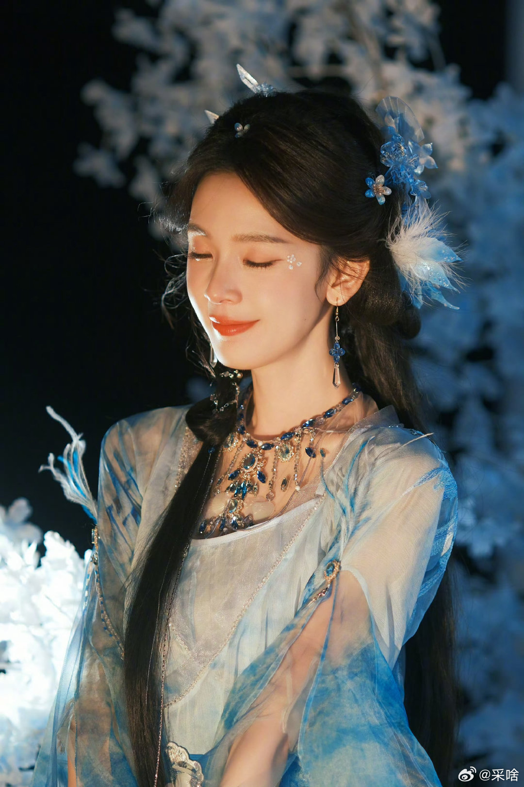 陈瑶惊鸿一面限时皮肤性格温柔又自带韧劲，面对舞台挑战始终都抱着认真踏实的处事态度