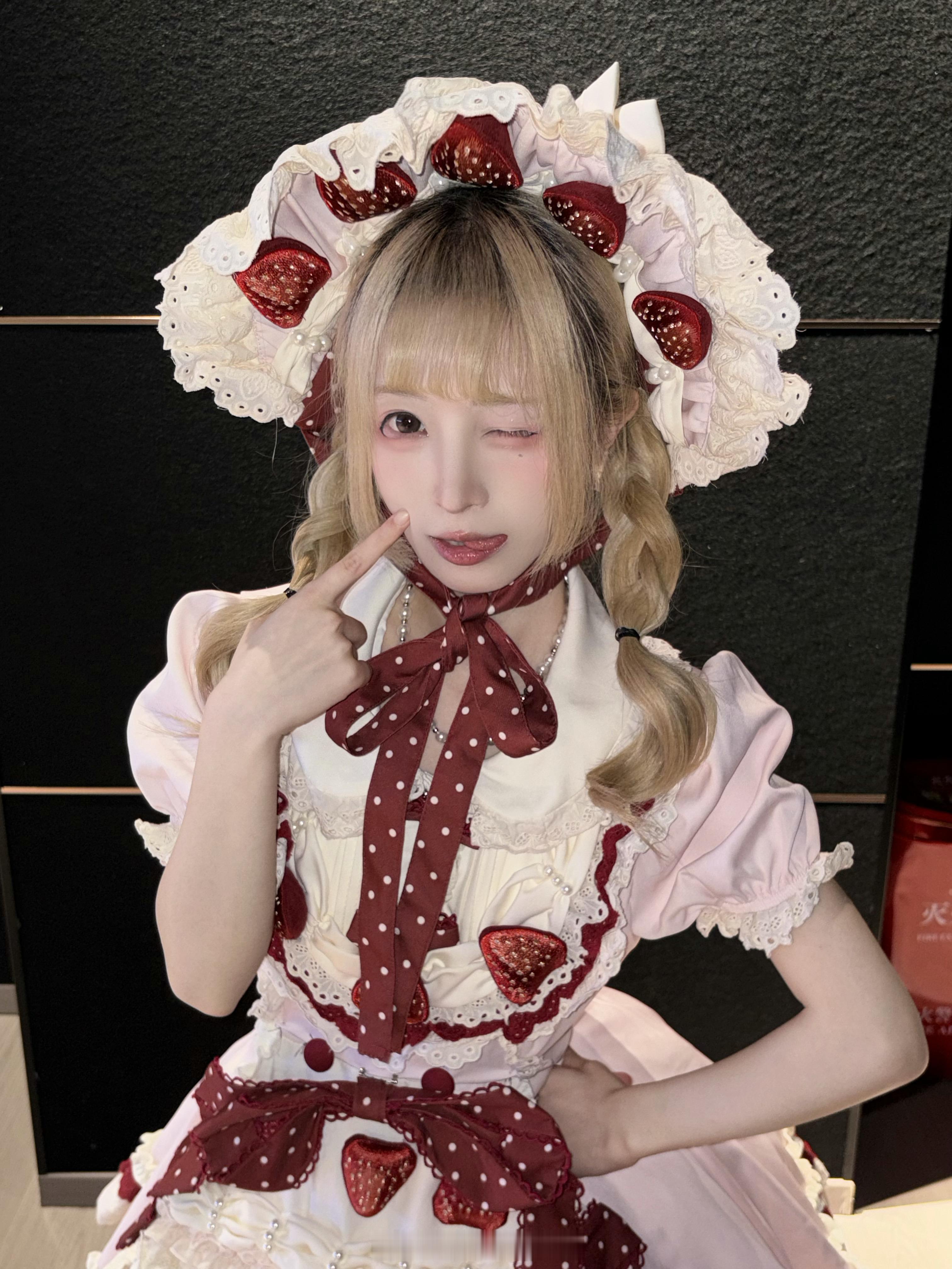 ₊˚⊹♡⋆｡‧˚ʚ🍓ɞ˚‧｡⋆₊˚⊹♡想吃草莓蛋糕了🤤 