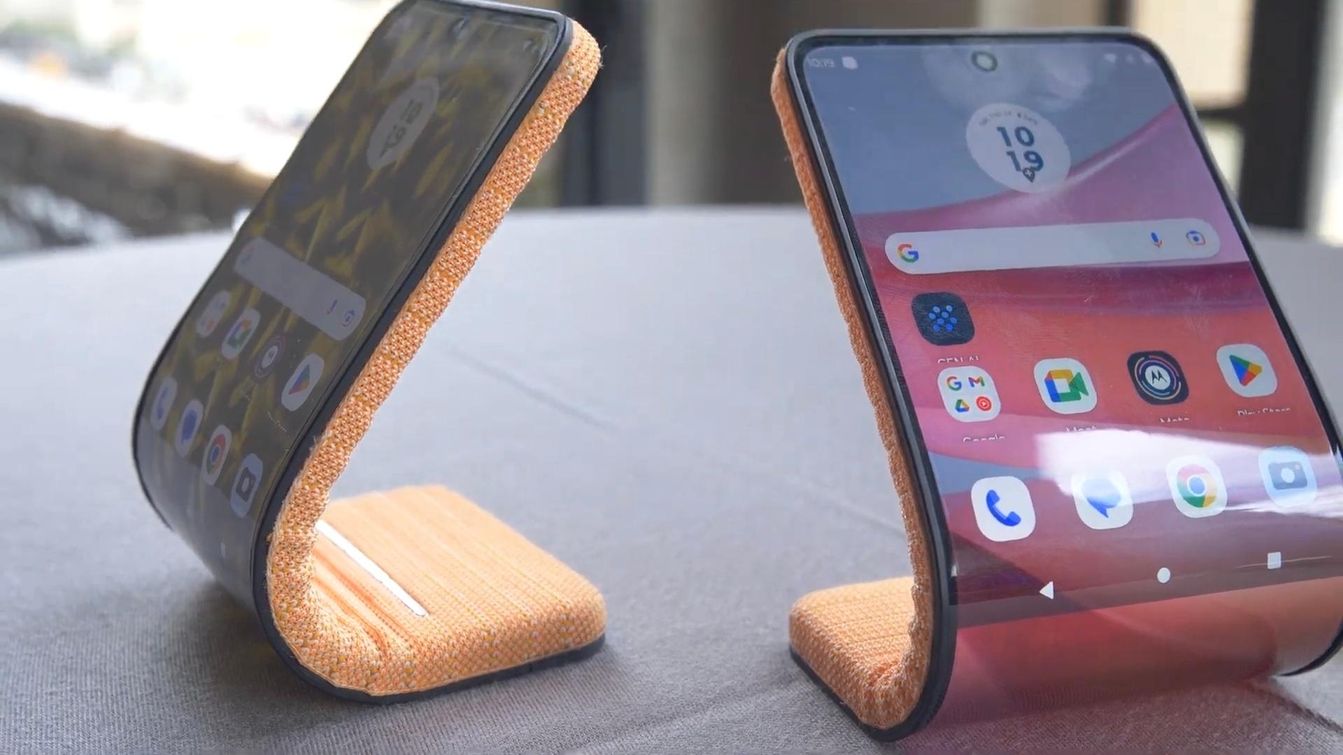 Motorola 这个真自由曲面屏手机，跟腕表一样任意弯曲，可以戴在胳膊上，这玩