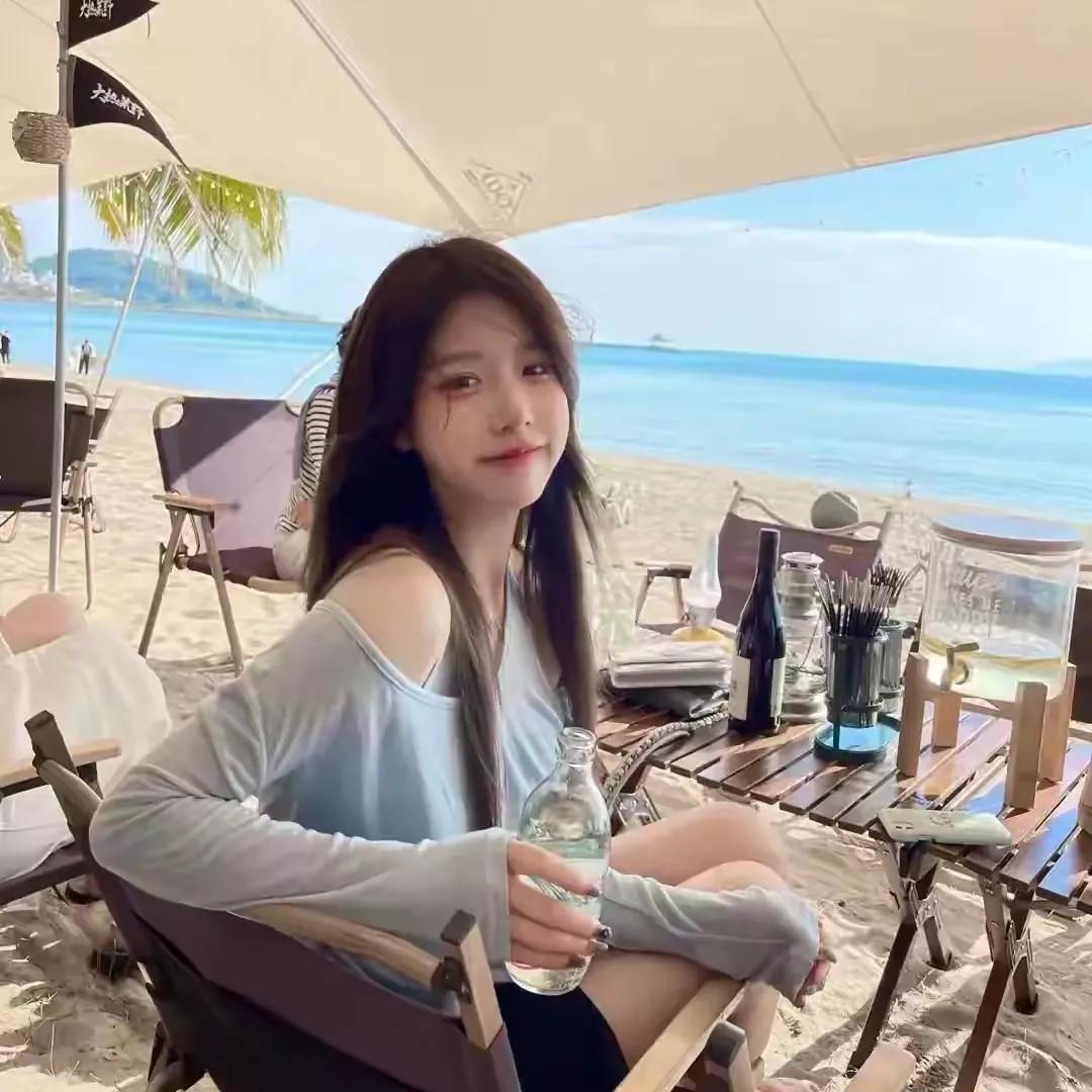 在海边享受阳光与海风的惬意时光🌞🏖️海边度假感 海边游玩日常 海边治愈系生活