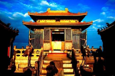 武当圣境丨民国武当山金殿历险记 武当山金殿位于海拔1612米的武当山天柱峰顶，是