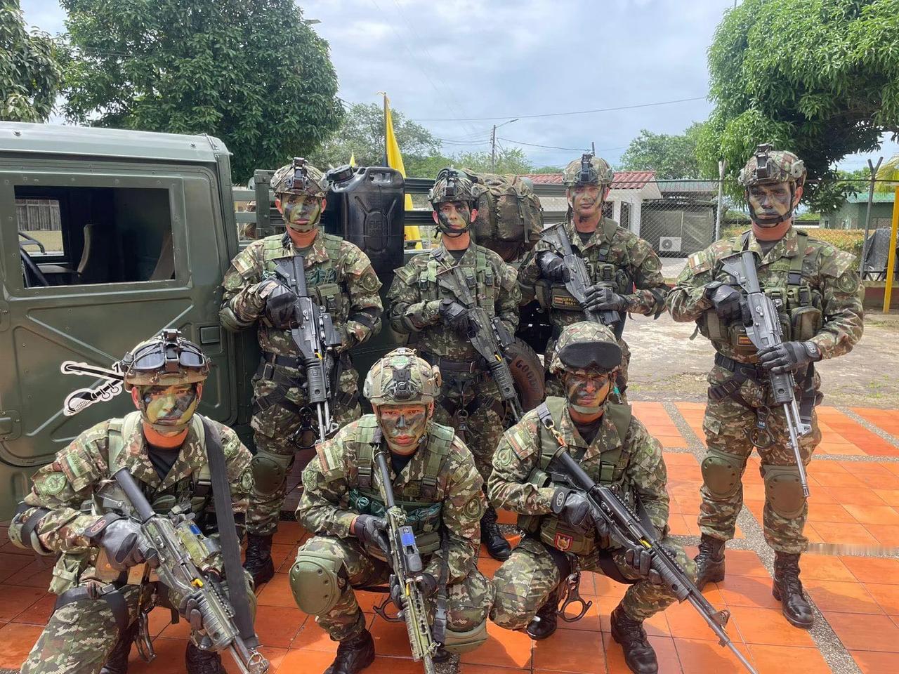 哥伦比亚国民军第12快速部署部队，快速部署营，欧米茄特遣部队士兵。
一色加力尔a