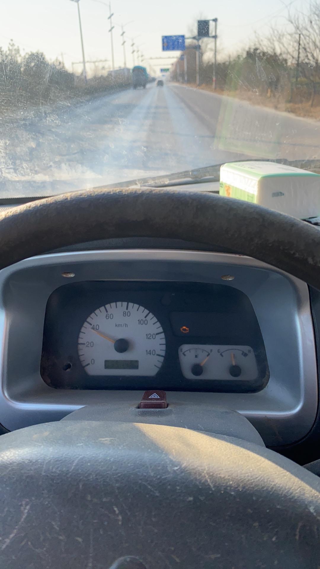 在寒冷天气，车辆大角度转向可能会听到前轮发出“哽哽”的响声，并可能伴随轻微震动。