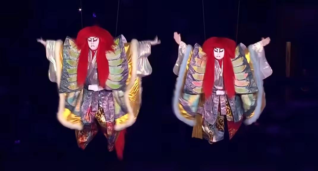 日本人举办的亚运会开幕式让人心头一紧，让人看的瘆得慌。
人物着装造型不伦不类，居