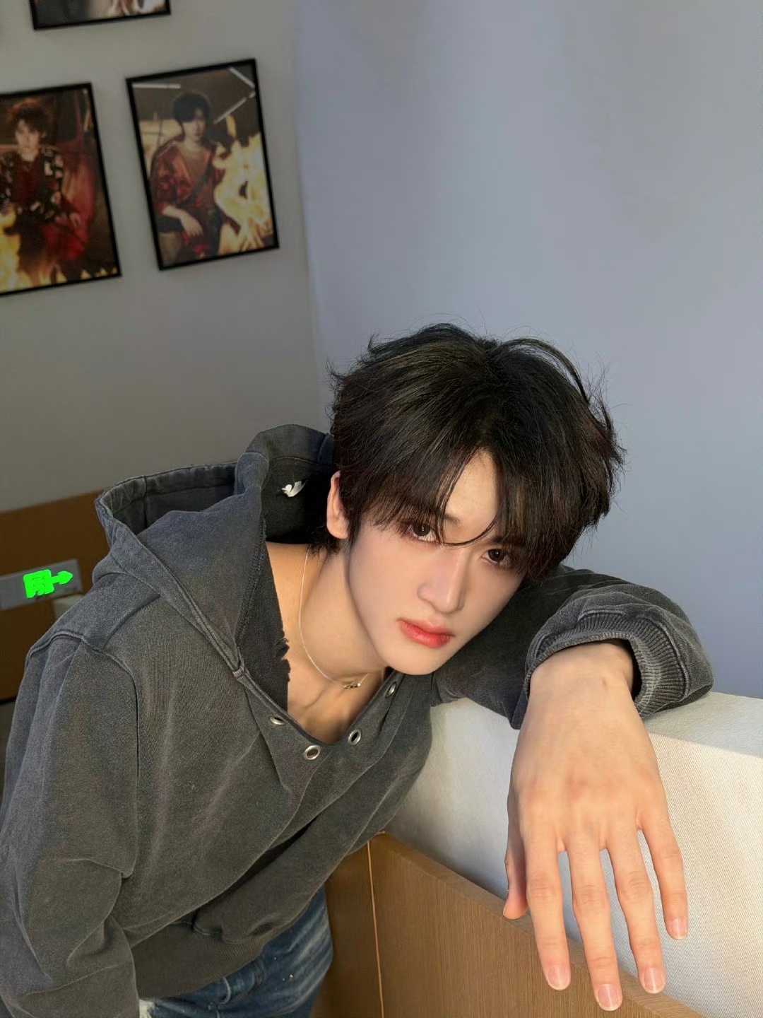 邓佳鑫发微博了“新鲜的我” 