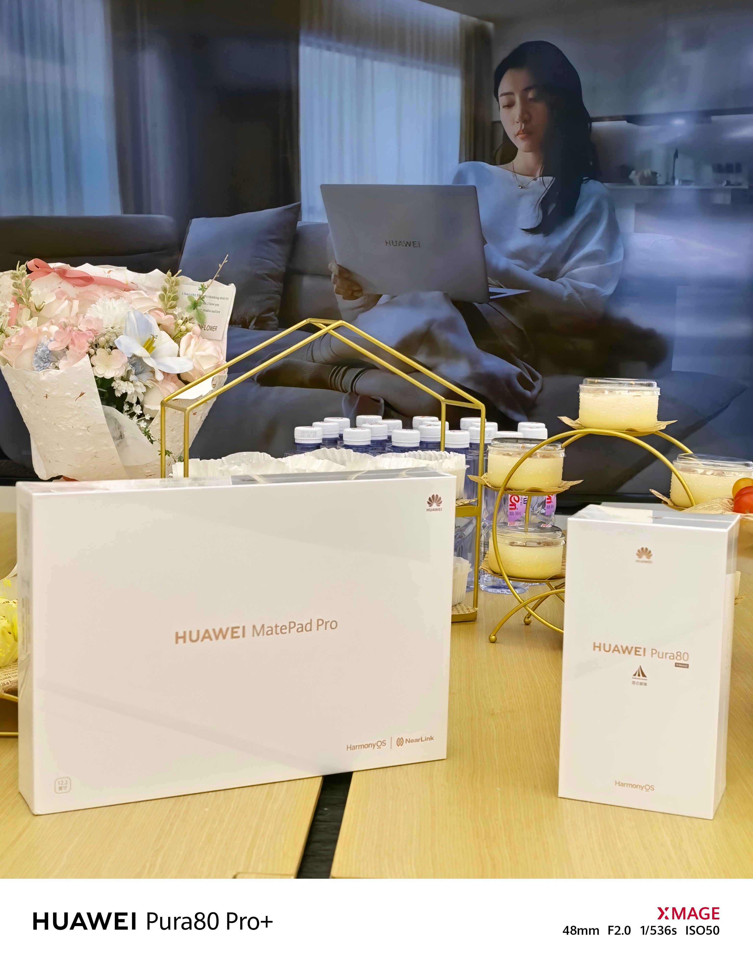子弹兄今天去富华里华为授权体验店，首发入手了一台华为Pura80手机，白色512